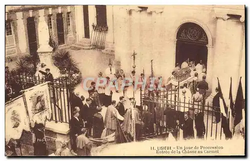 Ansichtskarte AK Lisieux Un jour de Procession Entree de la Chasse au Carmel