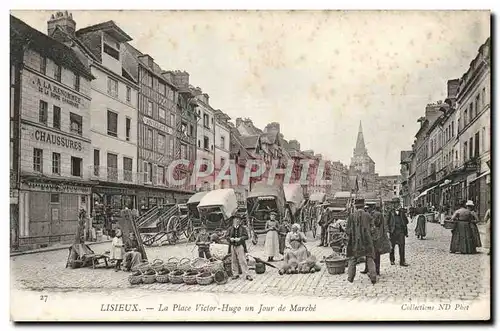 Ansichtskarte AK Lisieux La Place Victor Hugo un Jour de Marche