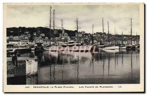 Cartes postales Deauville La plage fleurie les yachts de plaisance