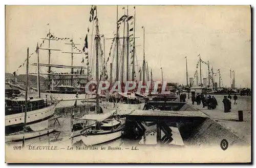 Cartes postales Deauville Les yachts dans les bassins Bateaux