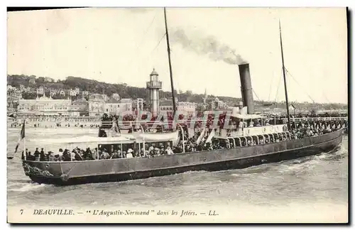 Cartes postales Deauville L&#39Augustin Normand dans les jetees Bateau