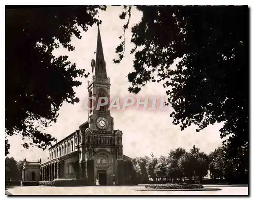 Cartes postales moderne Deauville La plage fleurie l'eglise