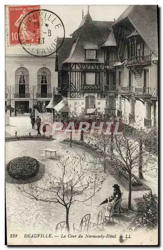 Cartes postales Deauville la cour du normandy hotel