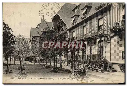 Cartes postales Deauville Normandy hotel la cour et le puits