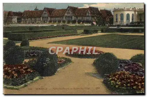 Cartes postales Deauville parterres fleurie et normandy hotel