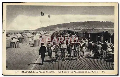 Cartes postales Deauville La plage fleurie le chemin de planches et la plage