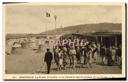 Cartes postales Deauville La plage fleurie le chemin de planches et la plage