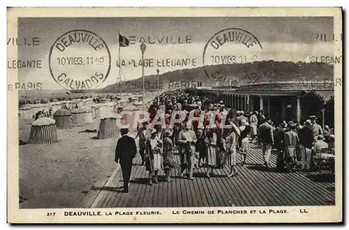 Ansichtskarte AK Deauville La plage fleurie le chemin de planches et la plage