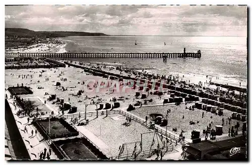 Cartes postales Deauville trouville vue generale des deux plages et la nouvelle jetee