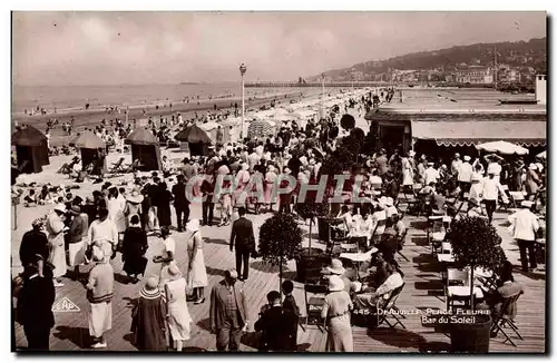 Cartes postales Deauville plage fleurie bar du soleil