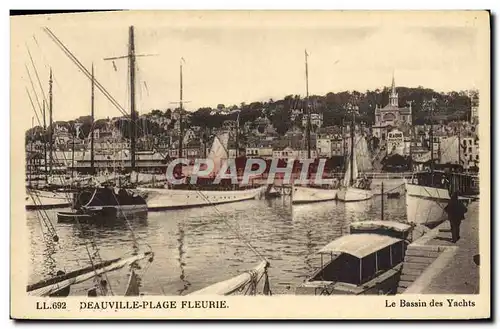 Cartes postales Deauville La Plage fleurie le bassin des yachts Bateaux