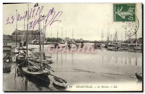 Ansichtskarte AK Deauville Le bassin Bateaux