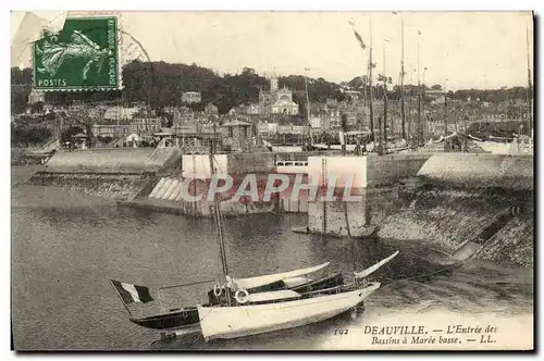 Cartes postales Deauville L&#39Entree des bassins a maree basse Bateaux