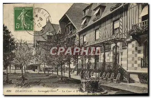 Cartes postales Deauville Normandy hotel la cour et le puits