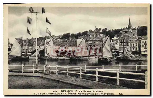 Ansichtskarte AK Deauville La plage fleurie vue sur trouville et l&#39eglise notre dame des Victoires Bateaux