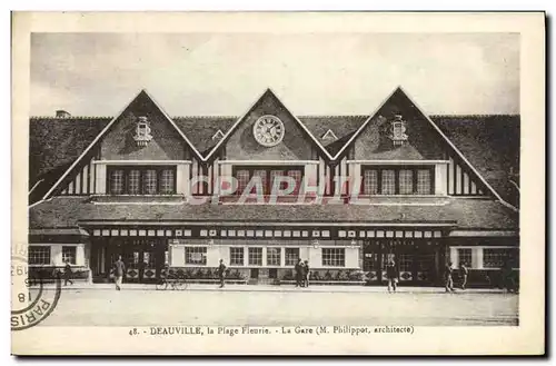 Cartes postales Deauville La plage fleurie la gare