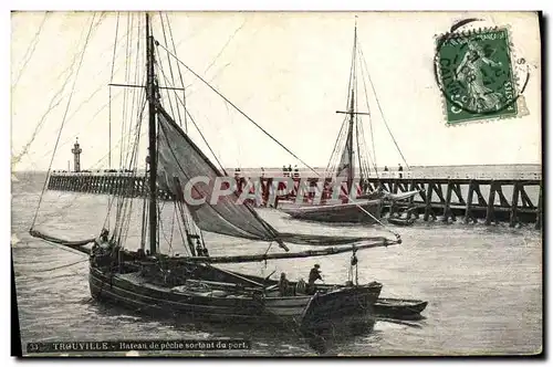 Cartes postales Trouville Bateau de peche sortant du port