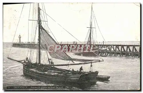 Cartes postales Trouville Bateau de Peche Sortant du Port