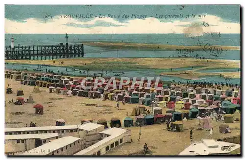 Cartes postales Trouville La Plage des Plages Les parasols et la mer