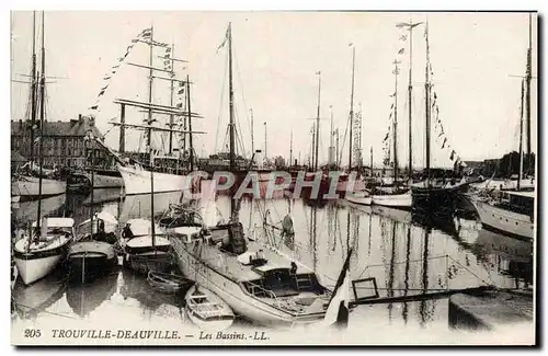 Ansichtskarte AK Trouville Deauville Les Bassins Yachts Bateaux