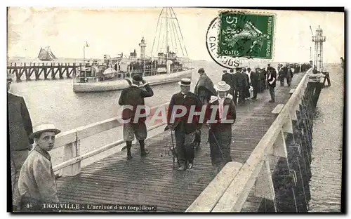 Cartes postales Trouville L'arrivee d'un torpilleur Bateau