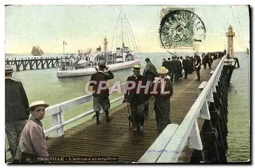 Cartes postales Trouville L'arrivee d'un torpilleur Bateau