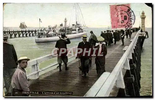 Cartes postales Trouville L'arrivee d'un torpilleur Bateau