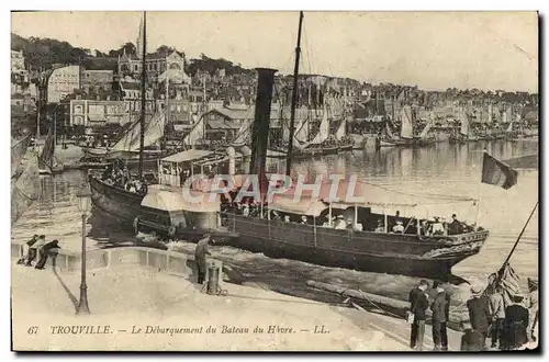 Cartes postales Trouville Le debarquement du bateau du Havre Peche Pecheur