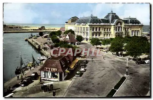 Cartes postales moderne Trouville Sur Mer Le casino Station essence Shell