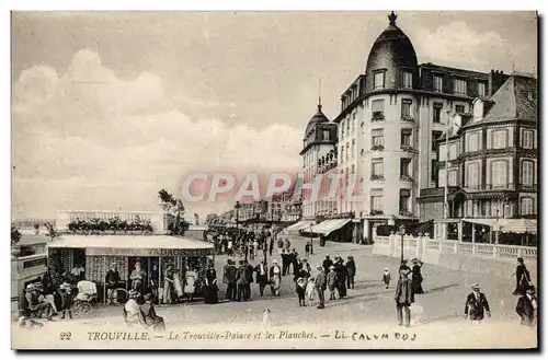 Cartes postales Trouville Le Trouville Palace et les Planches