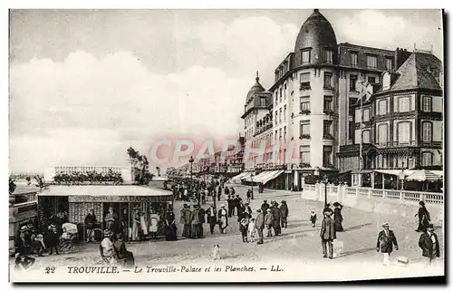 Cartes postales Trouville Le Trouville Palace et les Planches