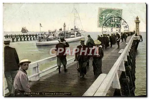 Cartes postales Trouville L&#39arrivee d&#39un torpilleur Bateau