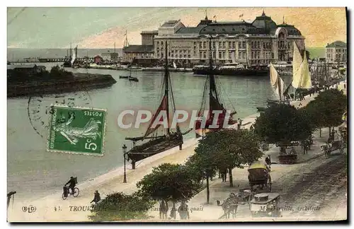 Cartes postales Trouville Le nouveau casino vu des quais Bateaux