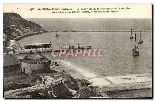 Cartes postales Port En Bessin La tour vauban la poissonnerie et l'avant Port Bateaux