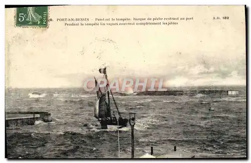 Cartes postales Port En Bessin Pendant la tempete Bateau