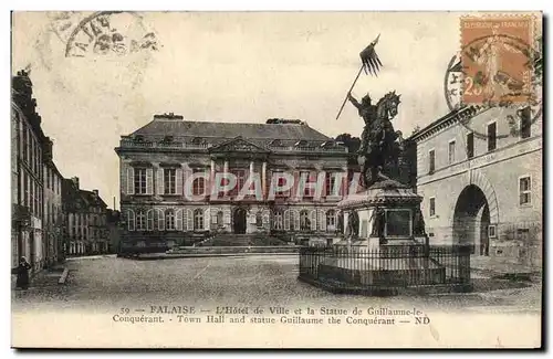 Cartes postales Falaise L&#39Hotel de Ville et la Statue de Guillaume le Conquerant