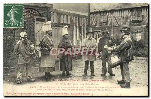 Cartes postales Gars de Falaise et Ieurs Lanternes Folklore Costume