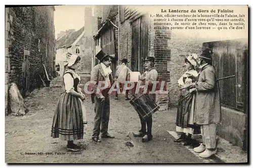 Cartes postales Gars de Falaise et Ieurs Lanternes Folklore Costume