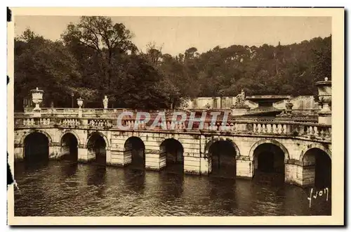 Ansichtskarte AK Nimes Jardin de la Fontaine Les Bains Romains