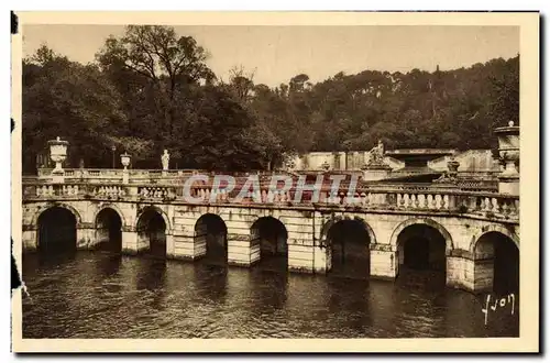 Cartes postales Nimes Jardin de la Fontaine Les Bains Romains