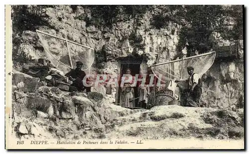 Cartes postales Dieppe Habitation de Pecheurs dans la Falaise