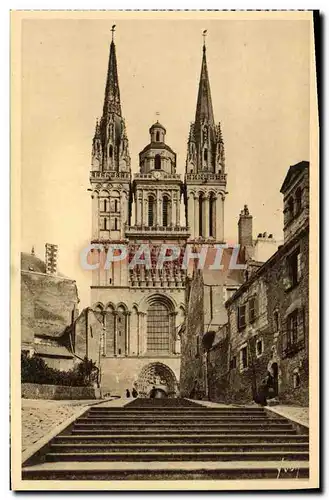 Cartes postales Angers La Cathedrale et la Montee St Maurice