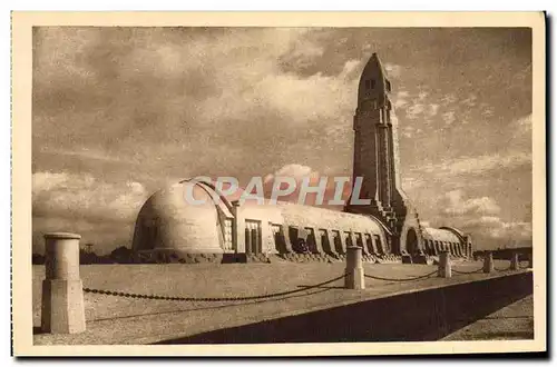 Cartes postales Douaumont Ossauaire et Phare de Douaumont Militaria