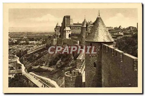 Cartes postales La Cite De Carassonne Les Remparts et la ville basse