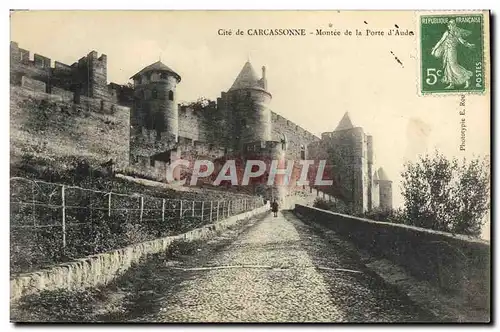 Ansichtskarte AK Cite De Carcassonne Montee de la porte d&#39aude