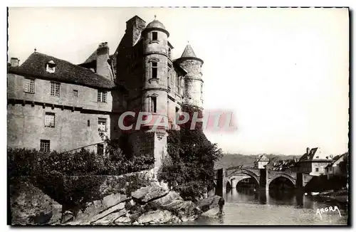 Cartes postales Espalion Le Vieux palais hote de ville et palais de justice et le vieux pont