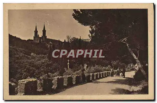 Ansichtskarte AK St Michel De Frigolet L&#39Abbaye Se Cache derriere les pins et les Cypres