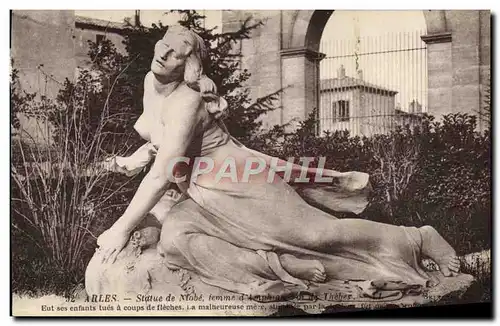 Cartes postales Arles Statue de Niobe