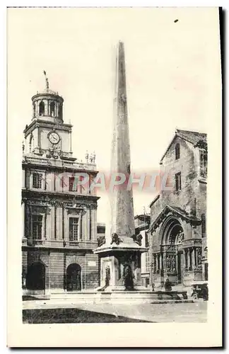 Ansichtskarte AK Arles Obelisque en granit d&#39Egypte se dresse sur la place de la Republique