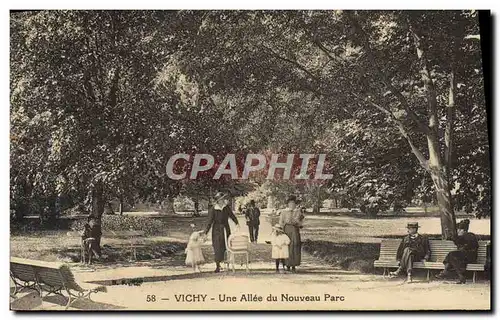 Cartes postales Vichy Une Allee du Nouveau Parc